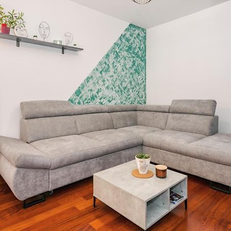 Appartement Airy 2-Br Apt W/ Open Layout & Modern Design à Split Extérieur photo