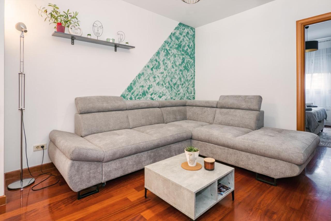 Appartement Airy 2-Br Apt W/ Open Layout & Modern Design à Split Extérieur photo