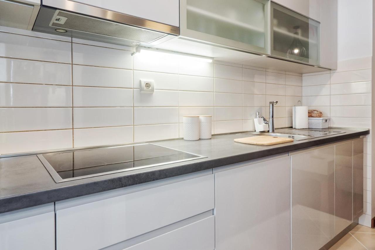 Appartement Airy 2-Br Apt W/ Open Layout & Modern Design à Split Extérieur photo