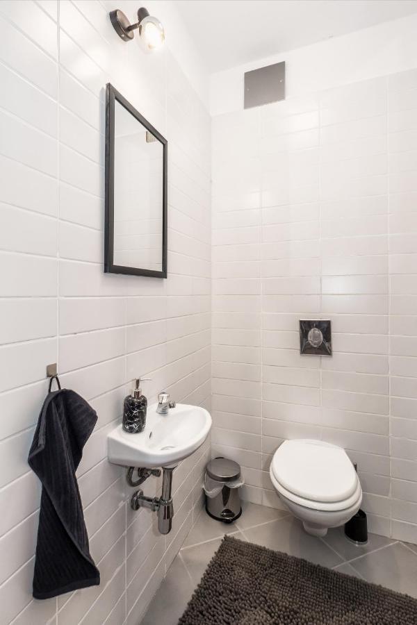 Appartement Airy 2-Br Apt W/ Open Layout & Modern Design à Split Extérieur photo