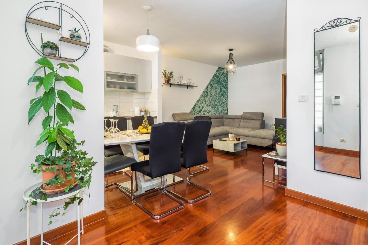 Appartement Airy 2-Br Apt W/ Open Layout & Modern Design à Split Extérieur photo