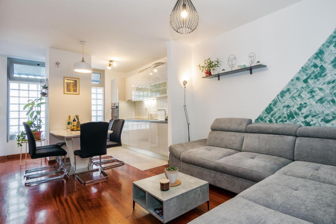 Appartement Airy 2-Br Apt W/ Open Layout & Modern Design à Split Extérieur photo