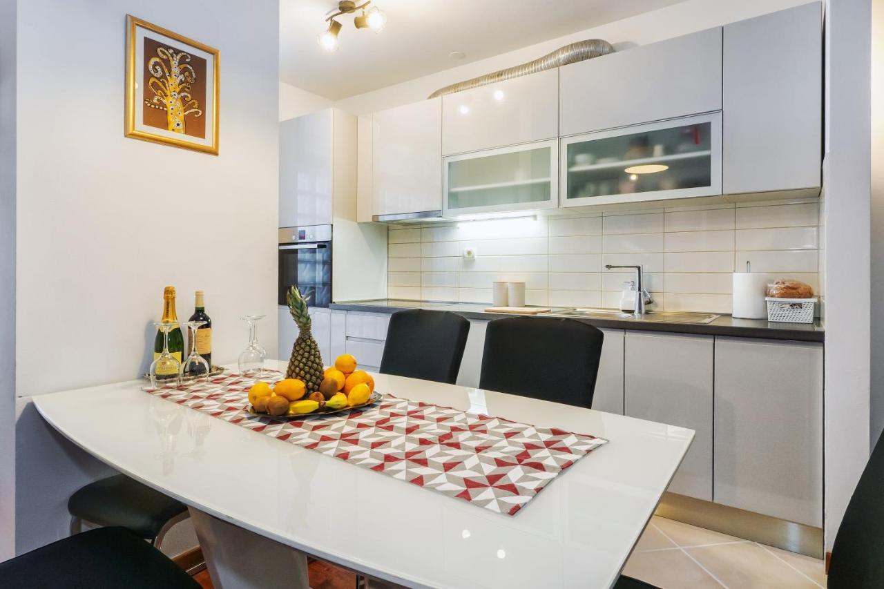 Appartement Airy 2-Br Apt W/ Open Layout & Modern Design à Split Extérieur photo