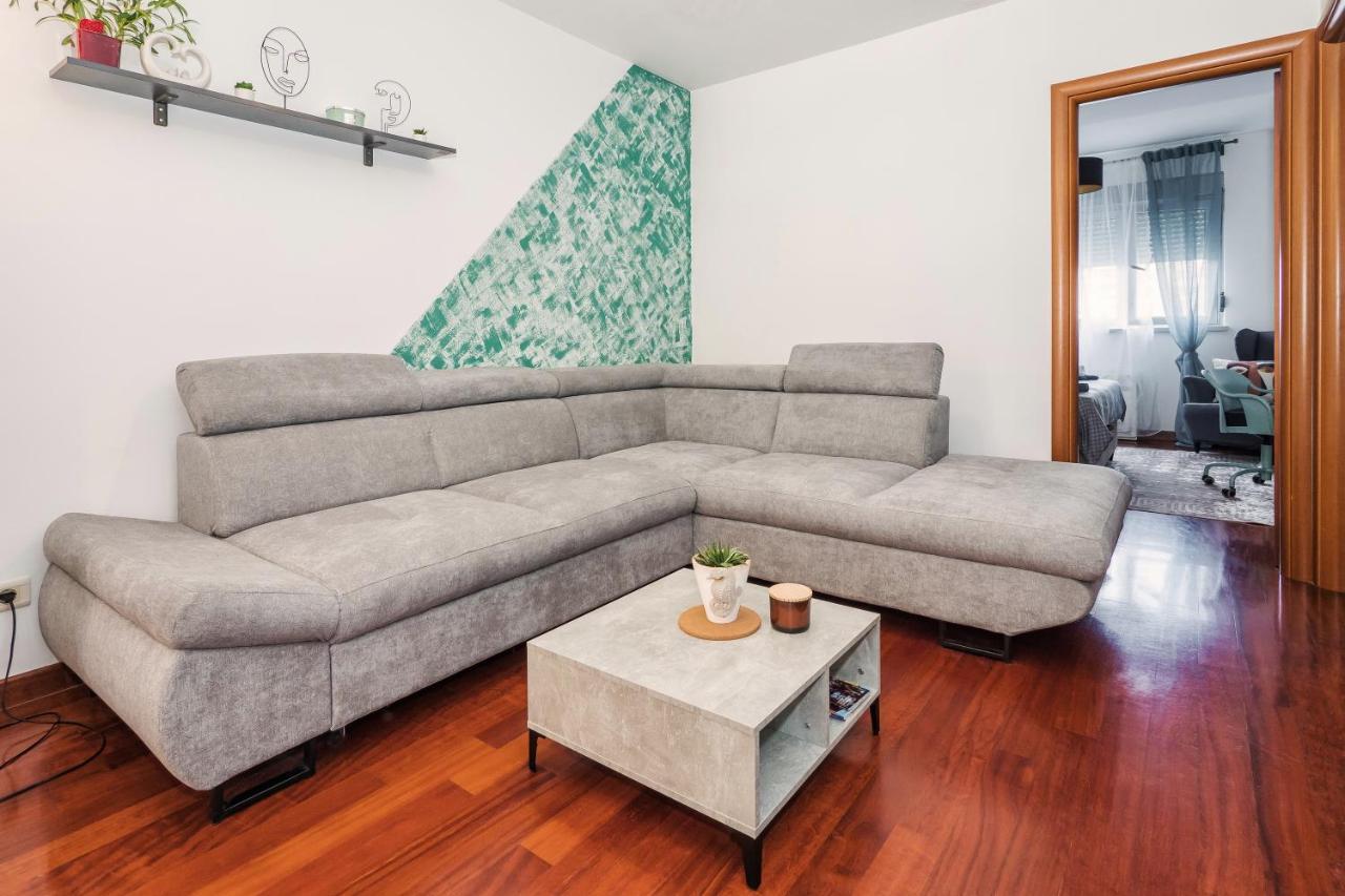 Appartement Airy 2-Br Apt W/ Open Layout & Modern Design à Split Extérieur photo