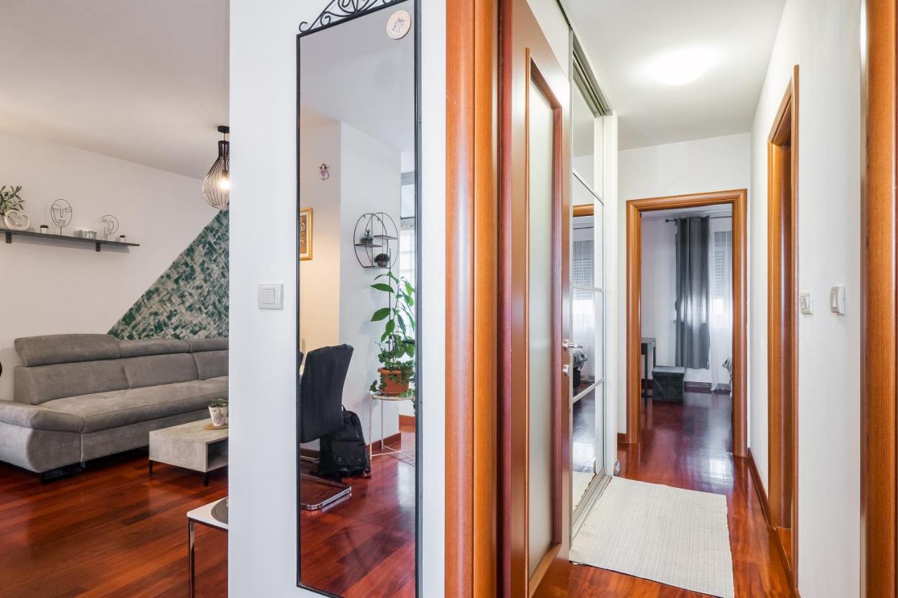 Appartement Airy 2-Br Apt W/ Open Layout & Modern Design à Split Extérieur photo