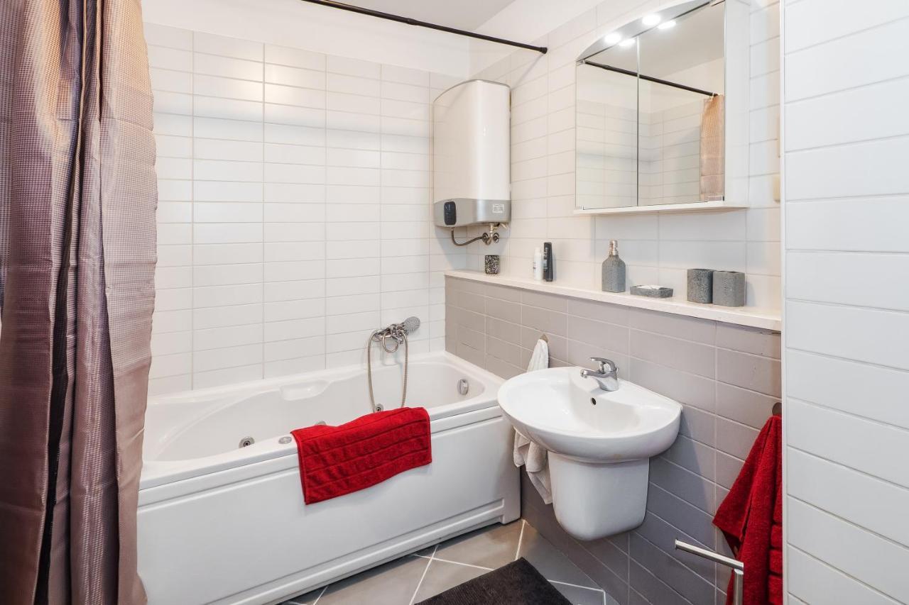 Appartement Airy 2-Br Apt W/ Open Layout & Modern Design à Split Extérieur photo