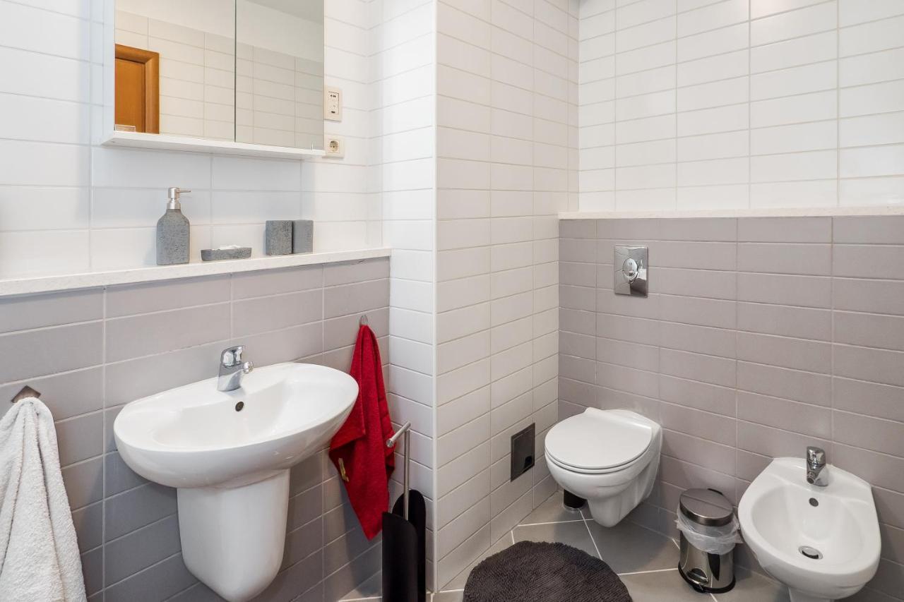 Appartement Airy 2-Br Apt W/ Open Layout & Modern Design à Split Extérieur photo